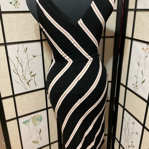 White House Black Market Bodycon Dress with wavy lines - Picture 5 of 8
